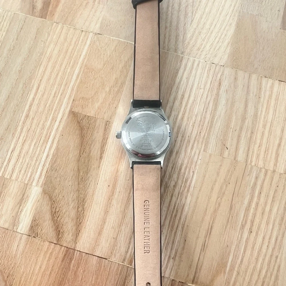 SII Seiko Disney Mickey Mouse black leather watch NEW BATTERY
